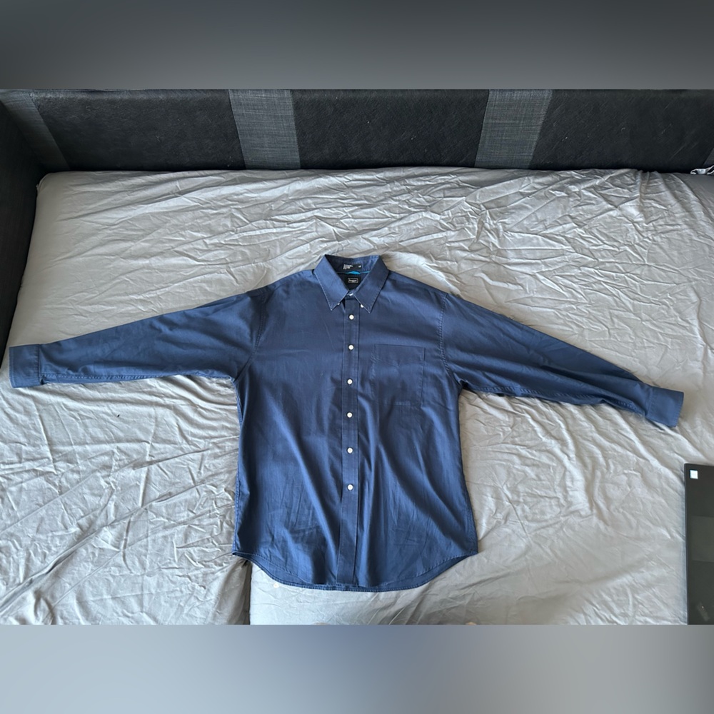 Haggar Men's Deep Blue Casual Shirt
